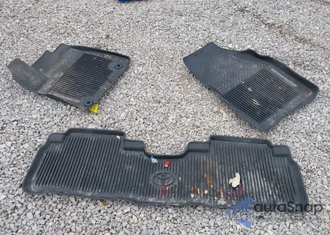 2018 Toyota Highlander Xle z USA, uszkodzony, nr VIN 5TDJZRFHXJS549294